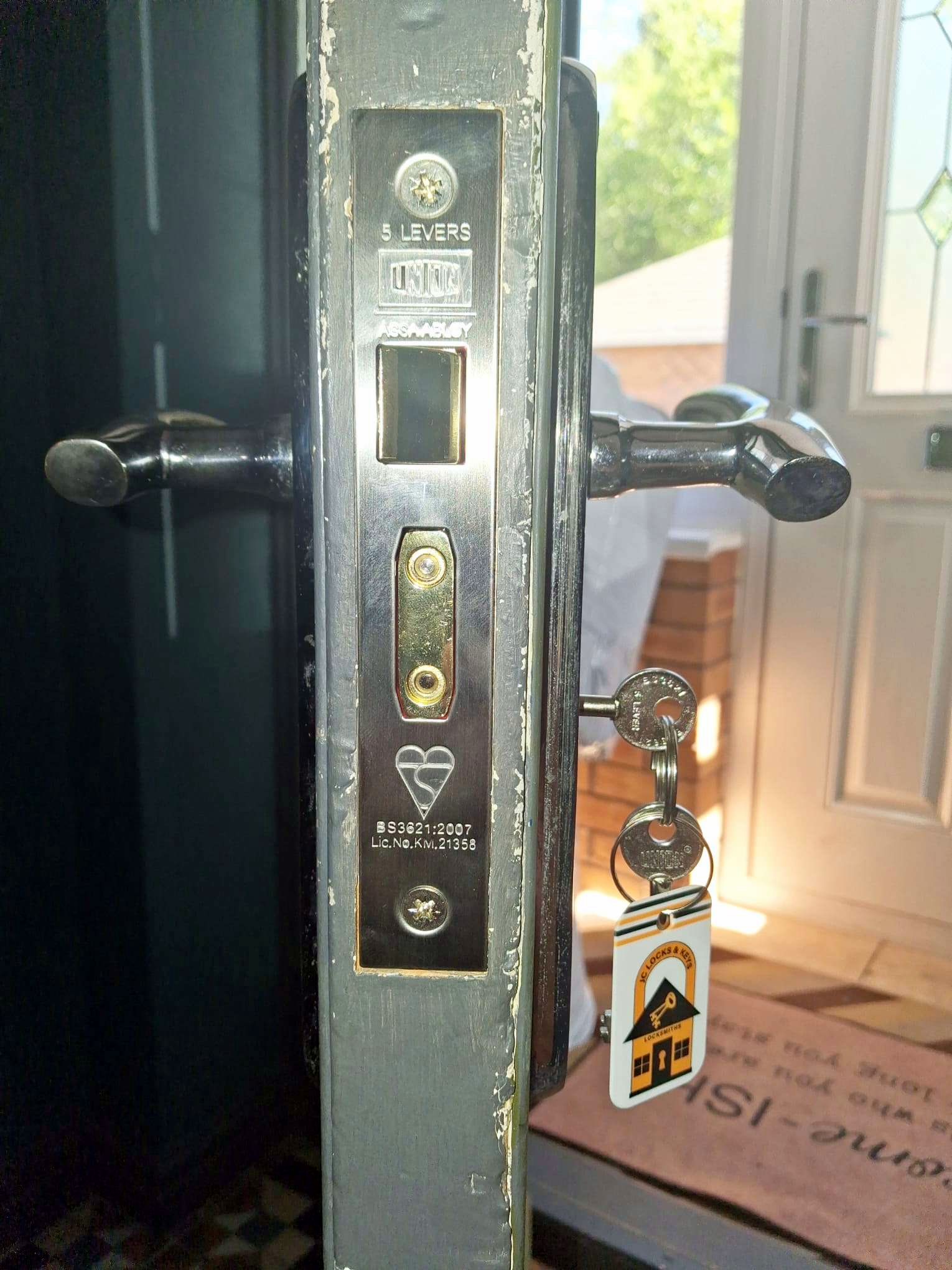 A new sashlock fitted to a door, with a JC Locks & Keys keyring
